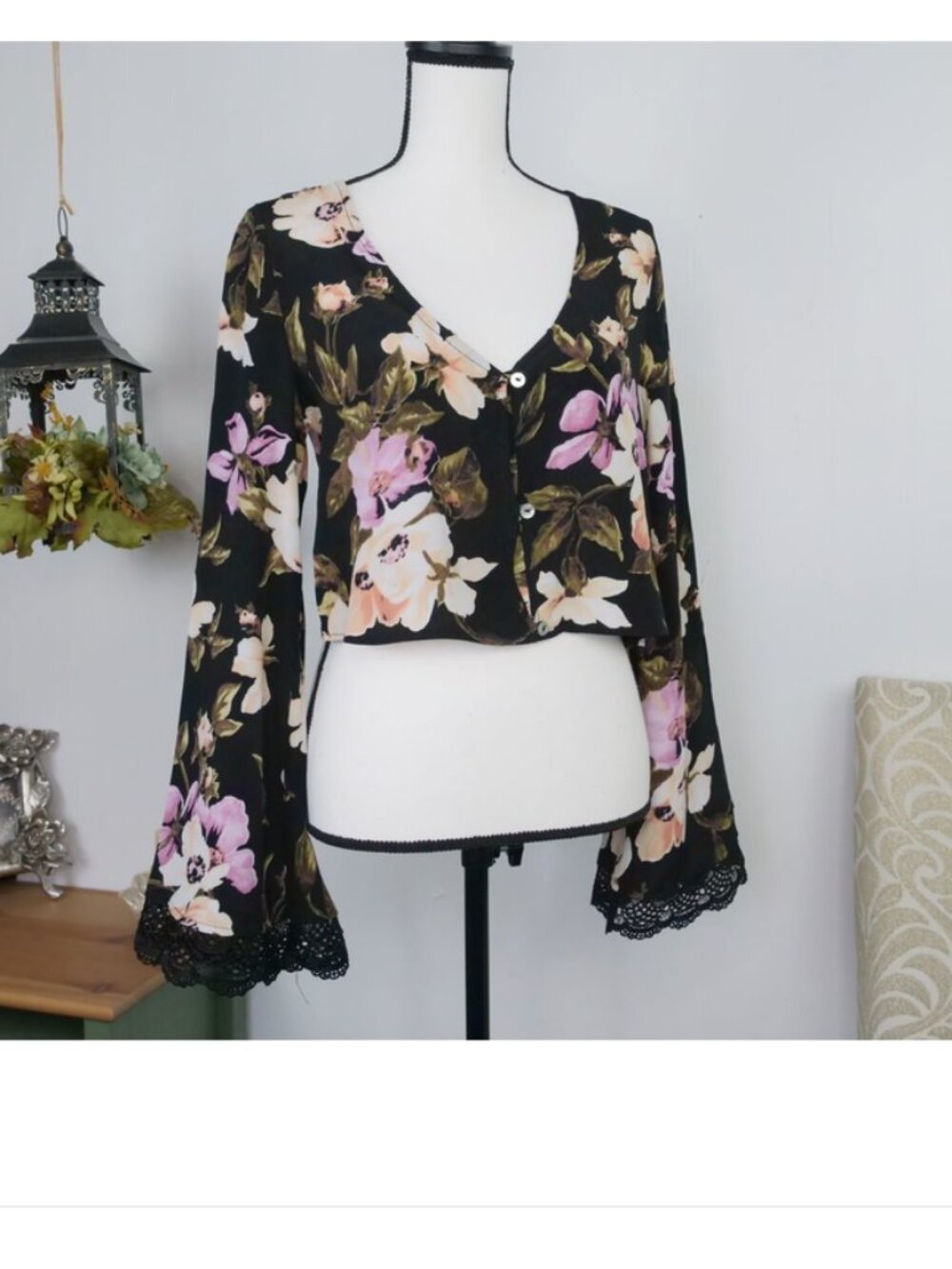 Kendall & Kylie Black Bell Sleeve Floral Print Lace Crop Top Blouse